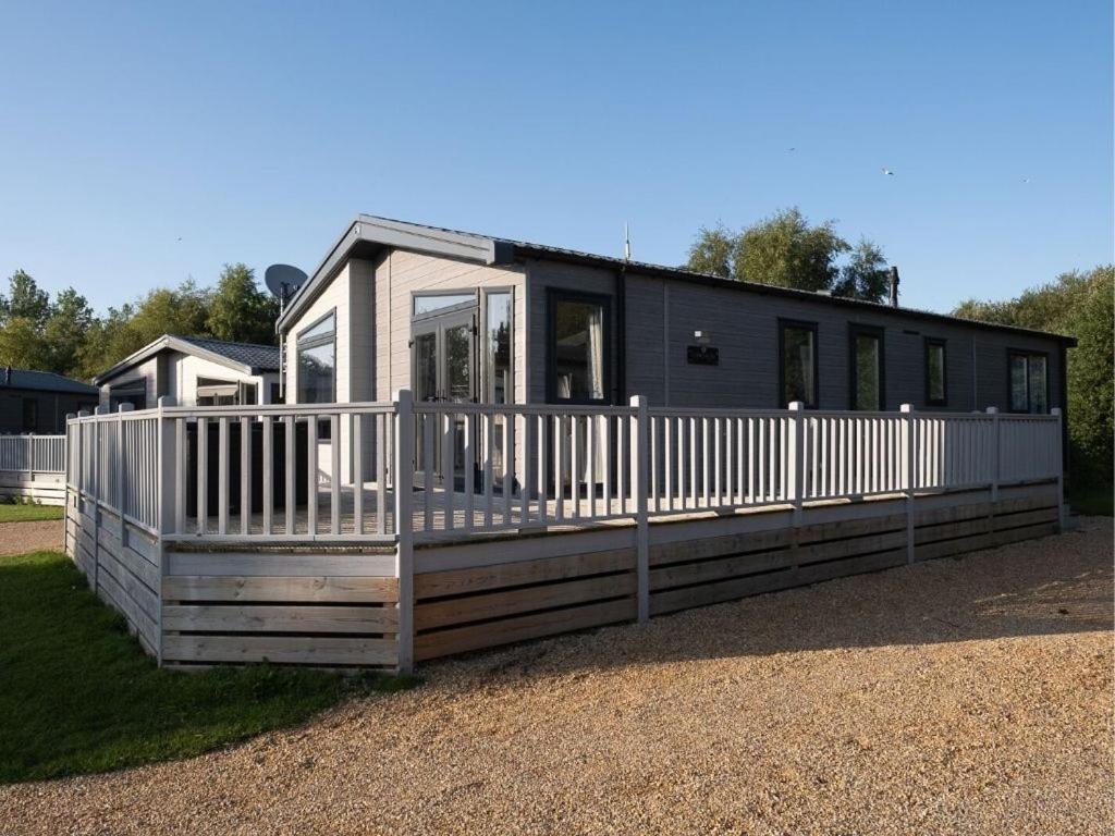 Pinewoods Saltmarsh Lodge No.3 Sleeps 6 - No Dogs Wells-next-the-Sea Exterior photo